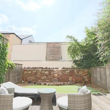Two Bedroom Meridian Place Apartment *