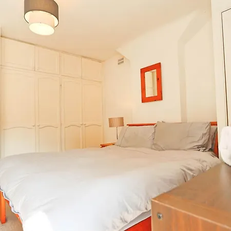 Two Bedroom Meridian Place Apartment *