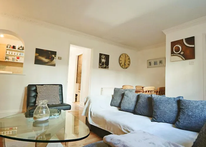 Two Bedroom Meridian Place شقة بريستول