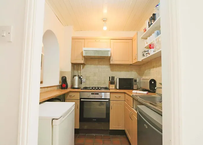 דירה Two Bedroom Meridian Place